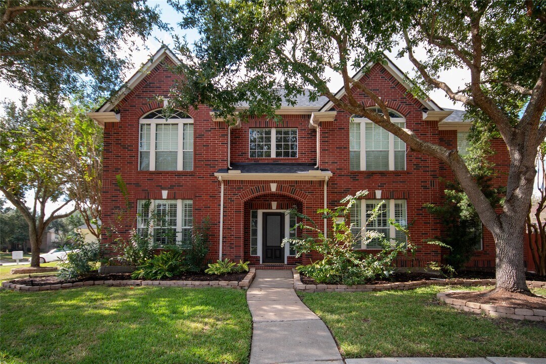 5810 Parkdale Ct in Sugar Land, TX - Building Photo