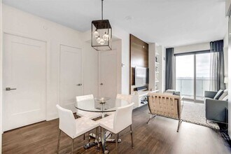 101 Erskine Ave in Toronto, ON - Building Photo - Building Photo