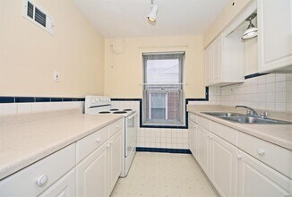 6933 Chippewa St, Unit 2W in St. Louis, MO - Building Photo - Building Photo