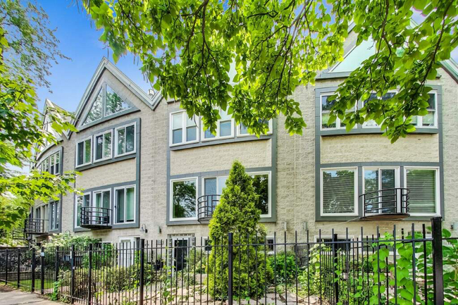 property at 1872 N Oakley Ave