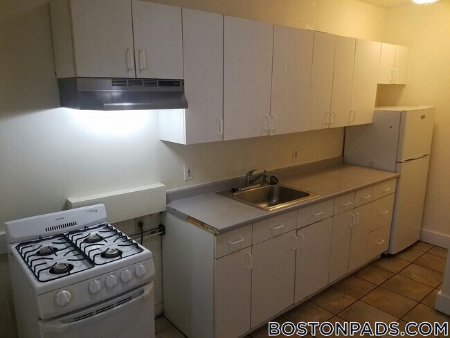 15 Barrows St, Unit 2