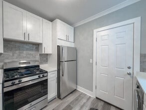 2125 W Giddings St, Unit J03P in Chicago, IL - Building Photo - Building Photo