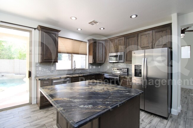 563 E Krista Way in Tempe, AZ - Building Photo - Building Photo