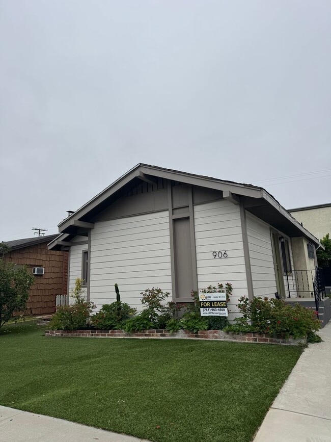 906 Dawson Ave in Long Beach, CA - Foto de edificio - Building Photo