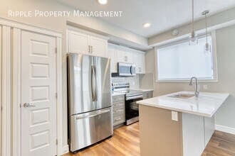 10060-10046 46 St NE in Calgary, AB - Building Photo - Building Photo