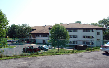 Fairmount Gardens in Camillus, NY - Building Photo - Building Photo