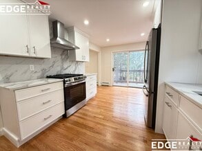 29 Cottage St, Unit 1 in Newton, MA - Building Photo - Building Photo