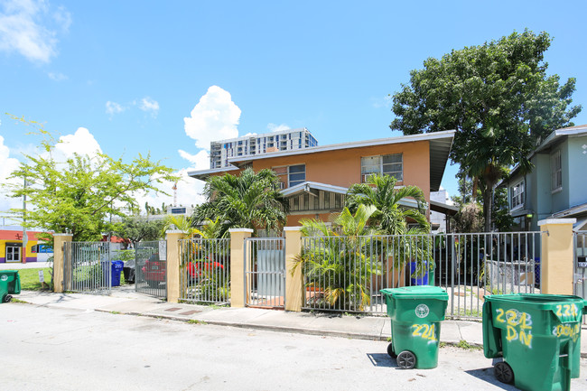 215 NE 26th Ter in Miami, FL - Building Photo - Building Photo