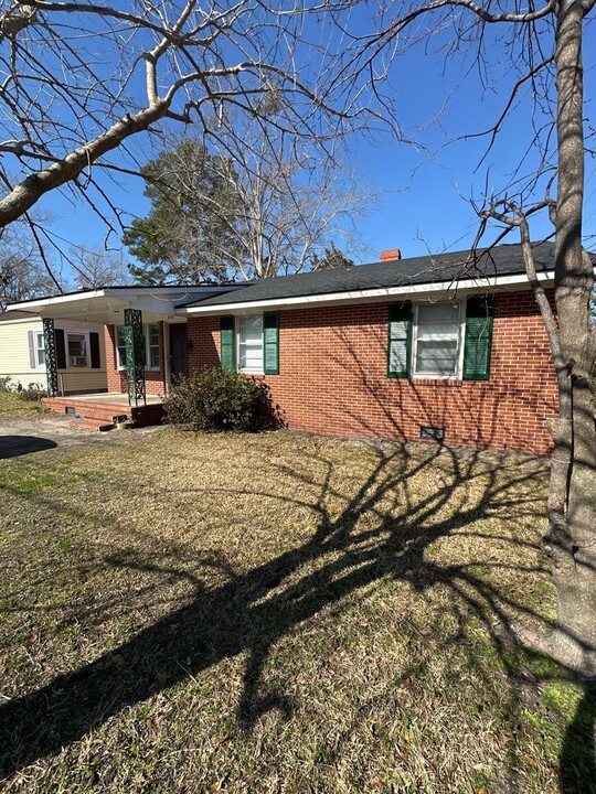 833 Kennedy Ave in New Bern, NC - Building Photo