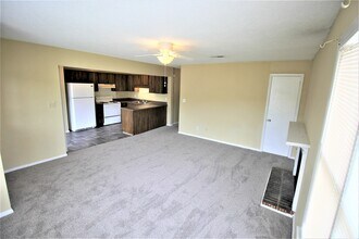 12007 Sugar Mill Cir in Huntsville, AL - Building Photo - Building Photo
