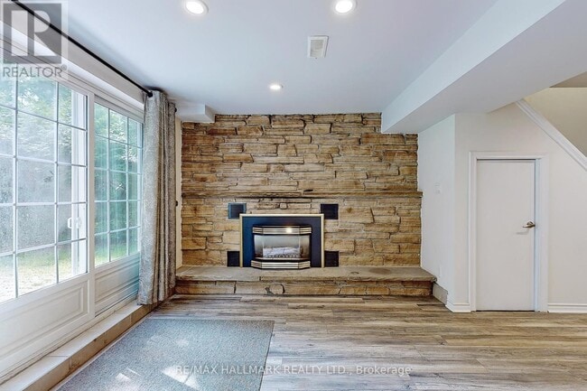 63 Hillview Dr in Newmarket, ON - Building Photo - Building Photo