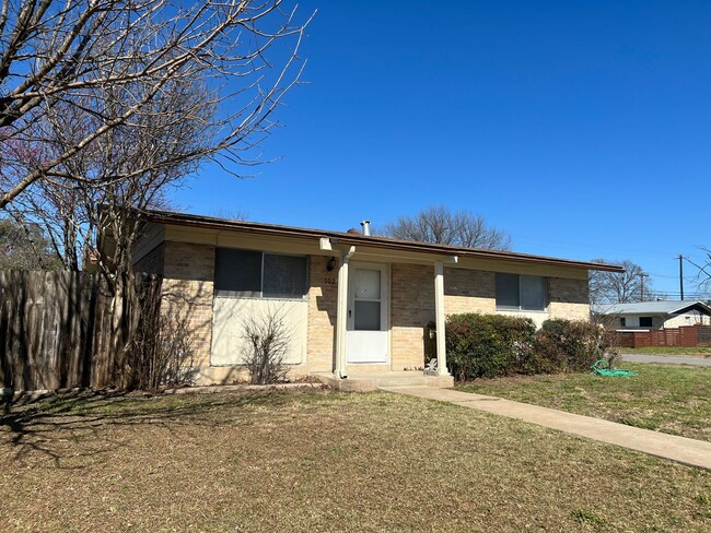 102 E Croslin St in Austin, TX - Building Photo - Building Photo