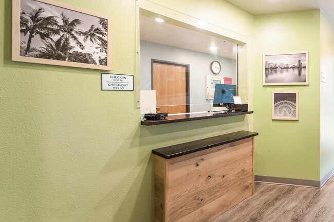 Furnished Studio-Ocala in Ocala, FL - Foto de edificio - Building Photo