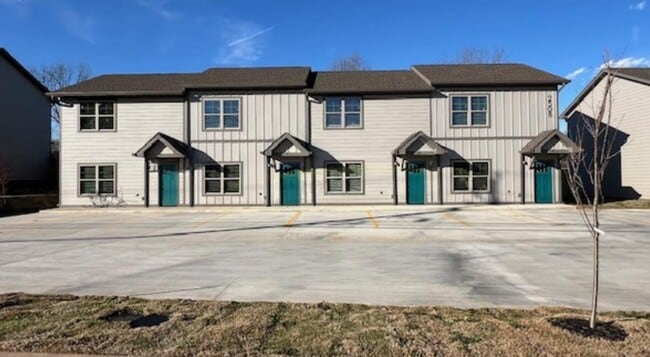 property at 2508 Villa Dr
