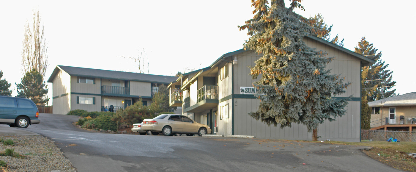 208 N 66th Ave in Yakima, WA - Building Photo