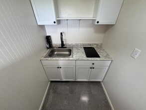 10524 Farm Rd 2180 in Cassville, MO - Foto de edificio - Building Photo