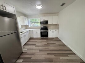 2813 Dewey St in Hollywood, FL - Building Photo