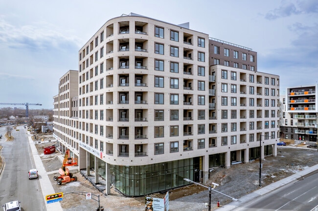 48-64 Des Laurentides Boul in Laval, QC - Building Photo - Building Photo