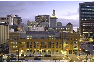 Fox Court Apartments in Oakland, CA - Building Photo - Building Photo