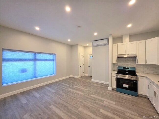 143 Jericho Tpke in Mineola, NY - Building Photo - Building Photo