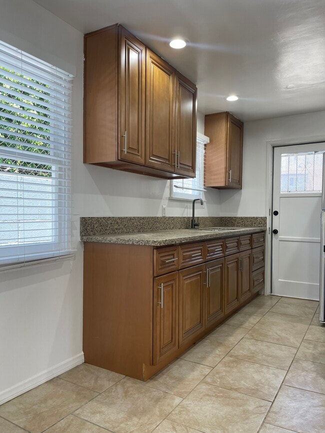 462 Edgewood St in Inglewood, CA - Building Photo - Building Photo