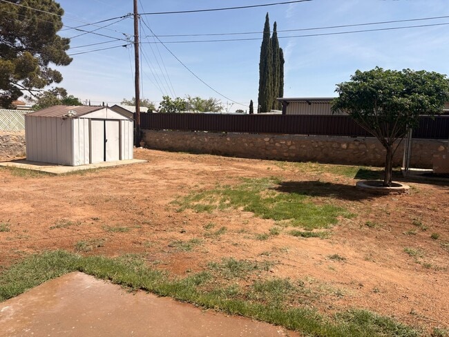 10404 Omega Cir in El Paso, TX - Building Photo - Building Photo