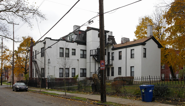 5721 Stanton Ave in Pittsburgh, PA - Foto de edificio - Building Photo