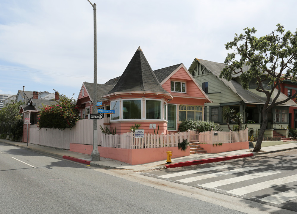 162 Wadsworth Ave in Santa Monica, CA - Building Photo