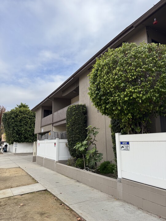 12450 Miranda St, Unit 204 in Valley Village, CA - Building Photo