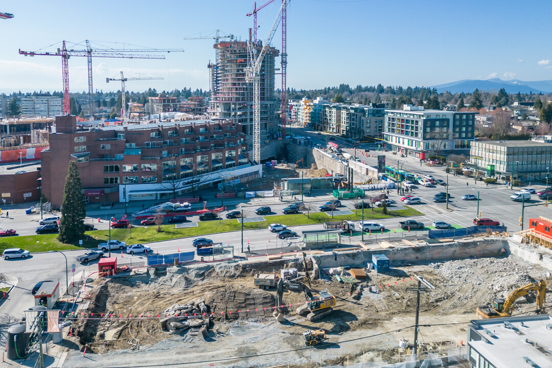 5740 Cambie St Condo Tower in Vancouver, BC - Building Photo