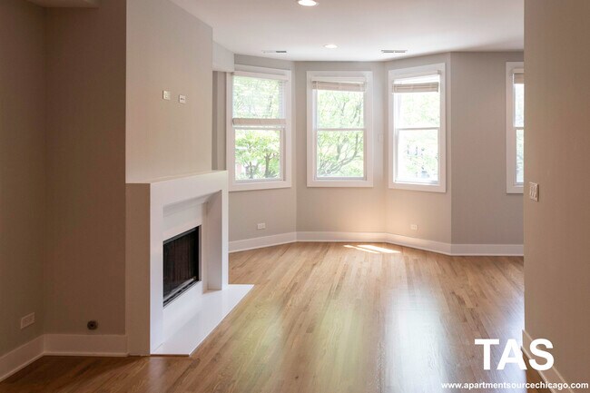 2320 N Southport Ave in Chicago, IL - Building Photo - Building Photo