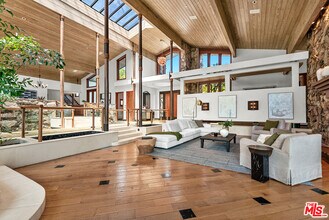 1160 Shadow Hill Way in Beverly Hills, CA - Building Photo - Building Photo
