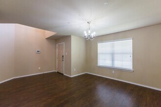 2119 Treasure Mountain Dr in Spring, TX - Foto de edificio - Building Photo