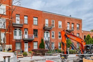 4025 Saint-Antoine Rue O in Montréal, QC - Building Photo