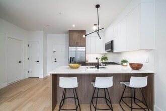 10 Brinkerhoff St in Jersey City, NJ - Foto de edificio - Building Photo