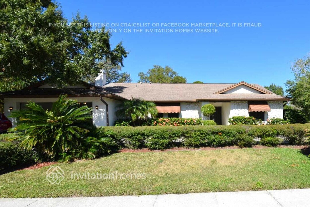 475 Forest Park Rd in Oldsmar, FL - Foto de edificio