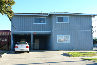 1435 Bellehaven St in Salinas, CA - Building Photo - Building Photo