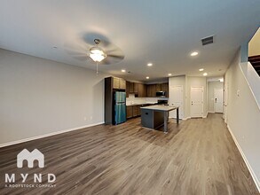 2861 Regal Park Dr NW in Atlanta, GA - Building Photo - Building Photo