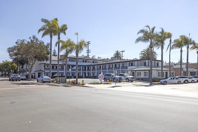 La Jolla Village Lodge in La Jolla, CA - Building Photo - Building Photo