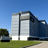 1833 Pembina Hwy in Winnipeg, MB - Building Photo
