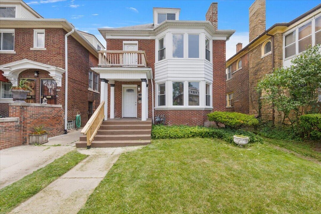 2477 Hazelwood St in Detroit, MI - Building Photo