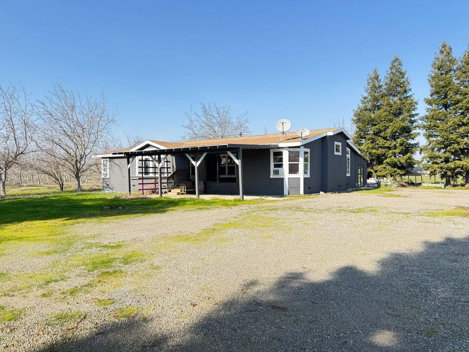 6999 Dodge Rd in Colusa, CA - Building Photo