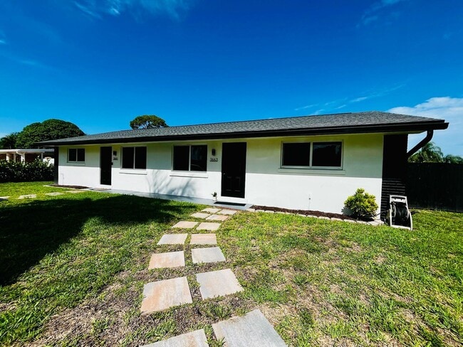 3663 Laurette Ln in Lake Worth Beach, FL - Building Photo - Building Photo