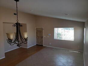27670 Hollyoak Way in Menifee, CA - Foto de edificio - Building Photo