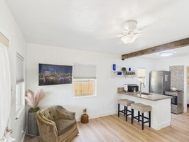 306 W Walch Ave in Fredericksburg, TX - Building Photo