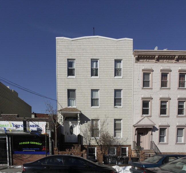 157 Calyer St in Brooklyn, NY - Building Photo - Building Photo