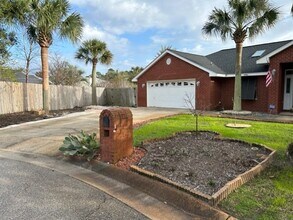 5061 Ring Rose Ct in Gulf Breeze, FL - Building Photo - Building Photo