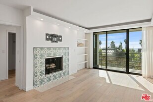 2920 Neilson Way in Santa Monica, CA - Building Photo