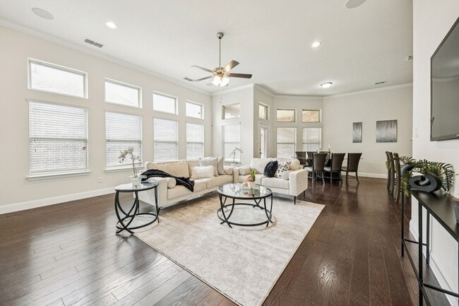 property at 913 Parkside Dr