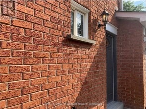 1540 Manorbrook Ct in Mississauga, ON - Building Photo - Building Photo